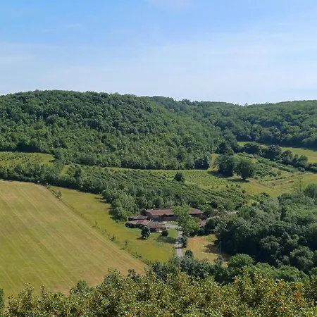Au Pied De Puycelsi *